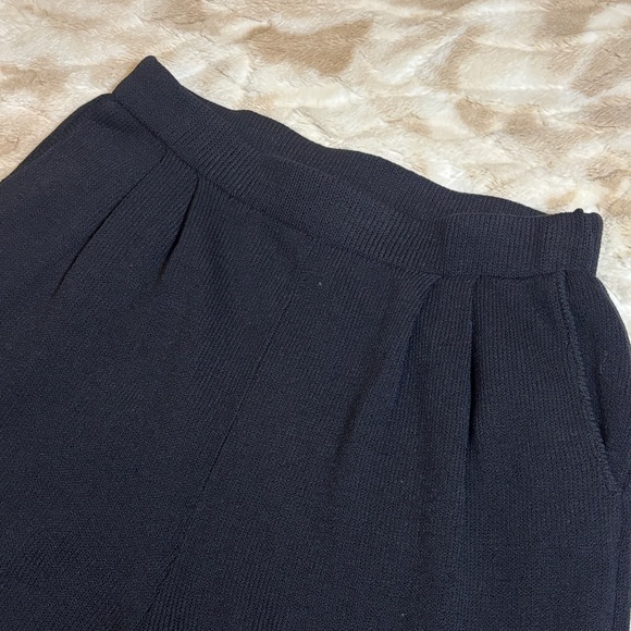 St. John Basics women’s knit sweater pants, size 12, like new! - Picture 8 of 9